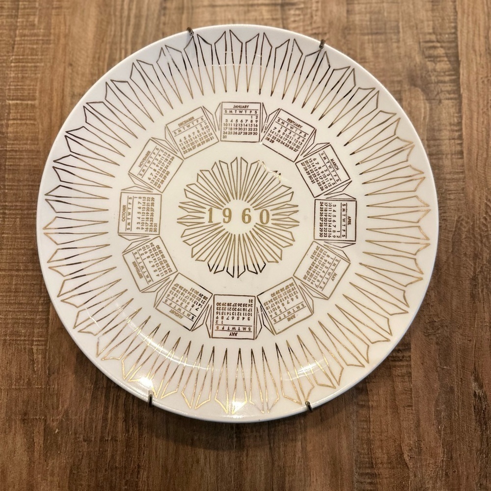 Vintage 1960 Calendar plate. Excellent shape. Wall hanger included. White + Gold